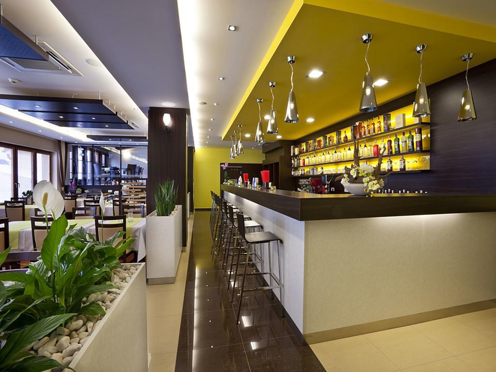 โรงแรมวิคตอร์ บราติสลาวา ร้านอาหาร รูปภาพ